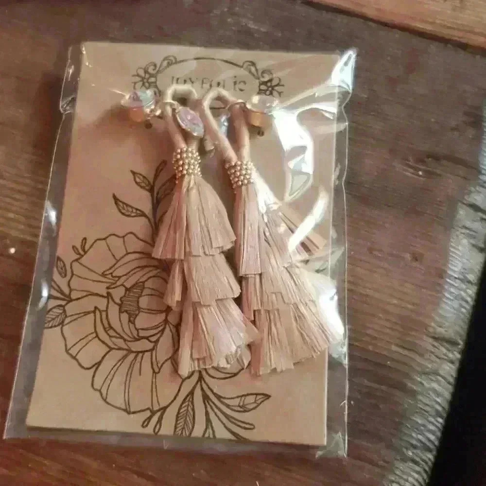Nude tassel earrings
